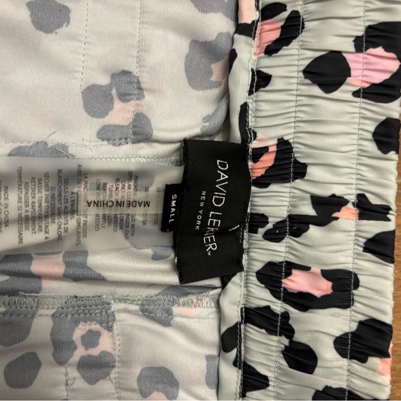 David Lerner New York Silk Printed shorts with elastic waist - Picture 2 of 3